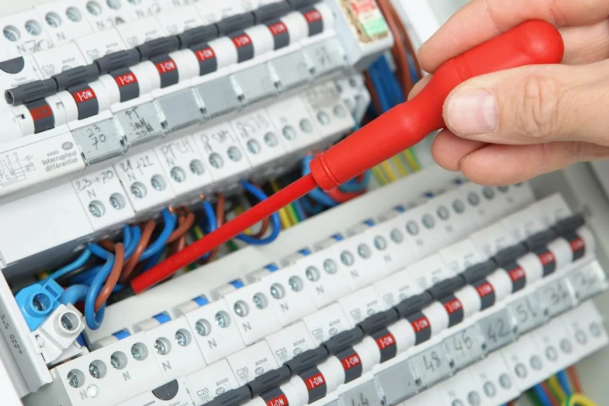 SOS électricien 24h/24 et 7j/7 à Dammarie-les-Lys